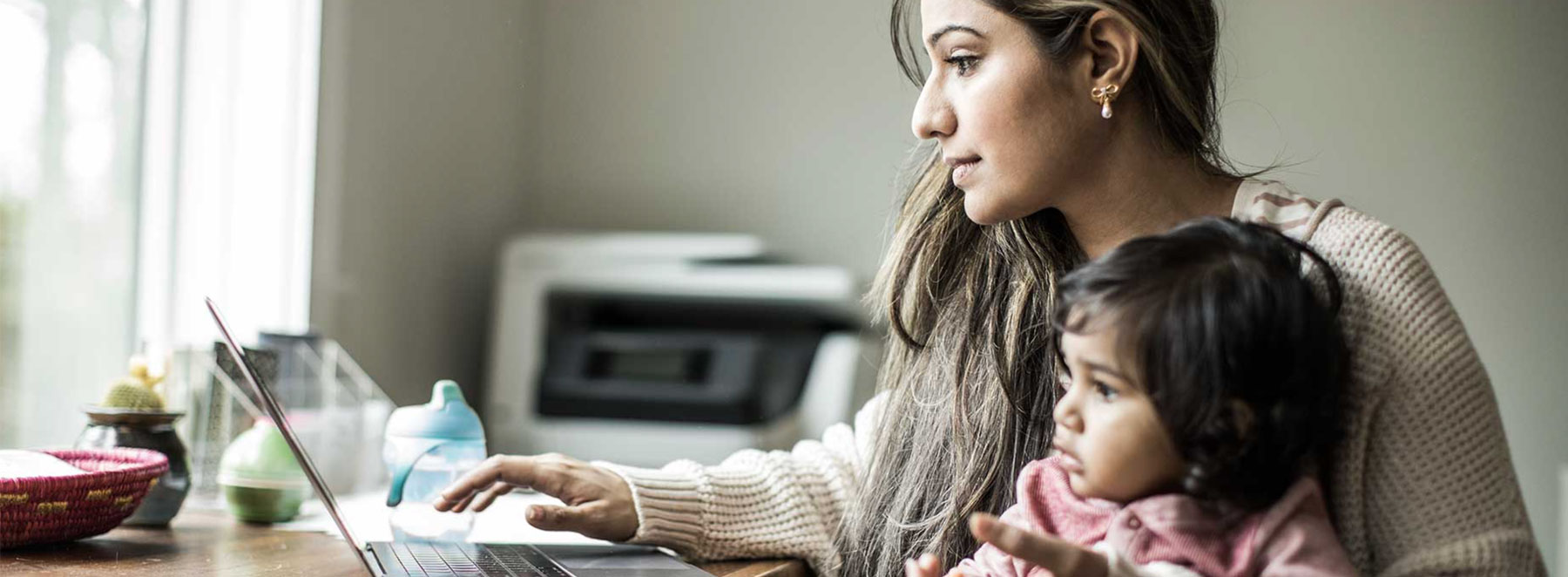 Social Media Mom and Daughter on laptop